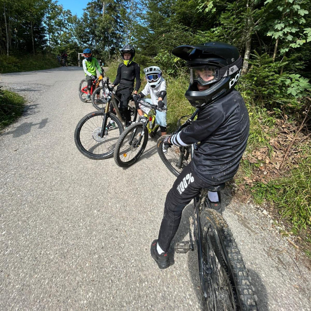 Kinder im Bikepark